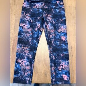 Lululemon- Blue and Pink Swirl cropped
Leggings